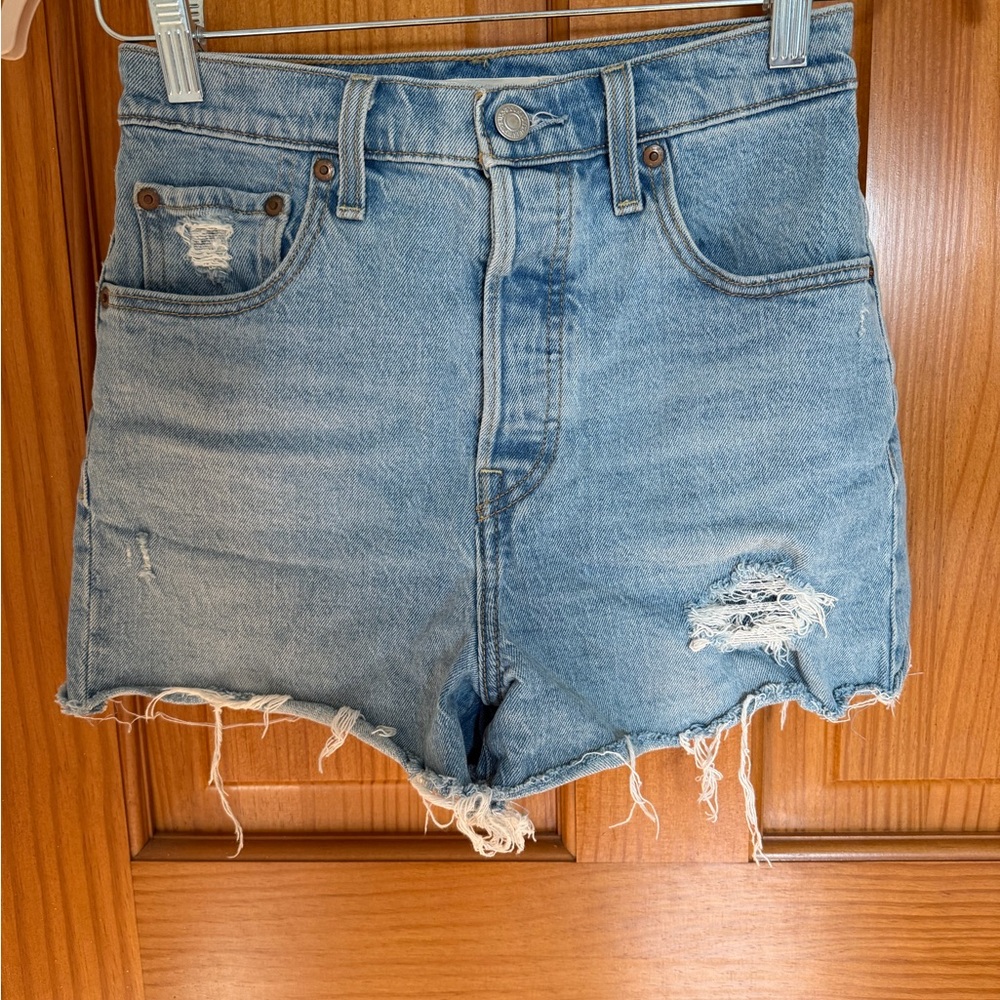 Levi’s Ribcage Shorts